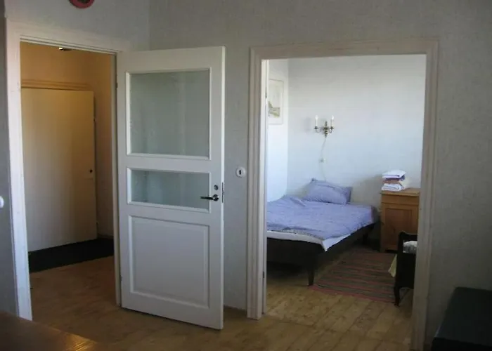 Private In Tallin, Pelguranna A تالين