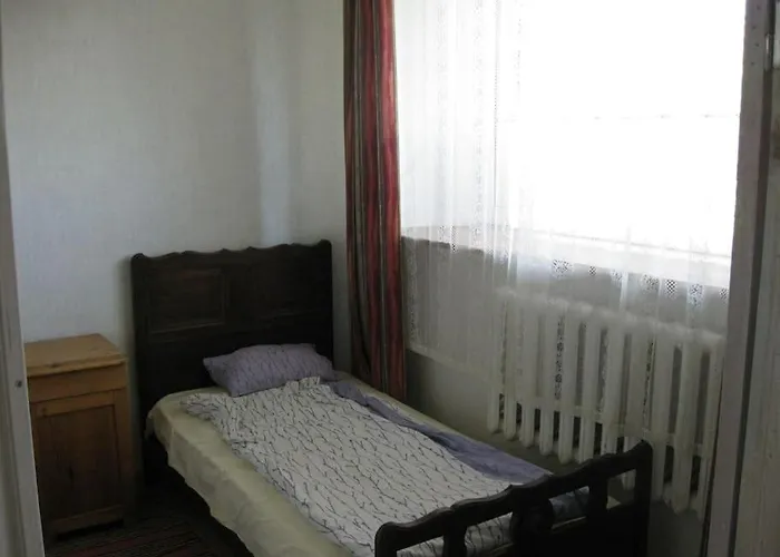 Private In Tallin, Pelguranna A * تالين